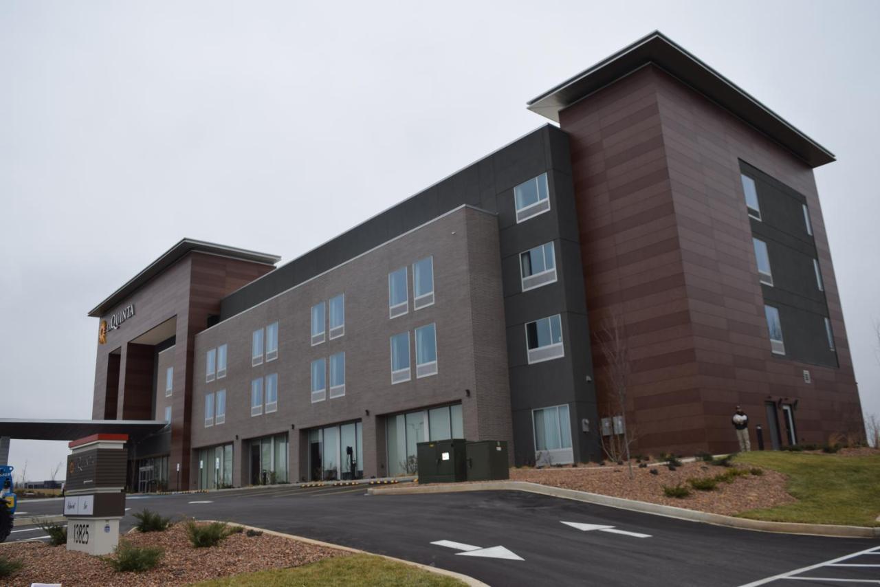 La Quinta Inn & Suites By Wyndham Louisville Ne - Old Henry Rd Dış mekan fotoğraf