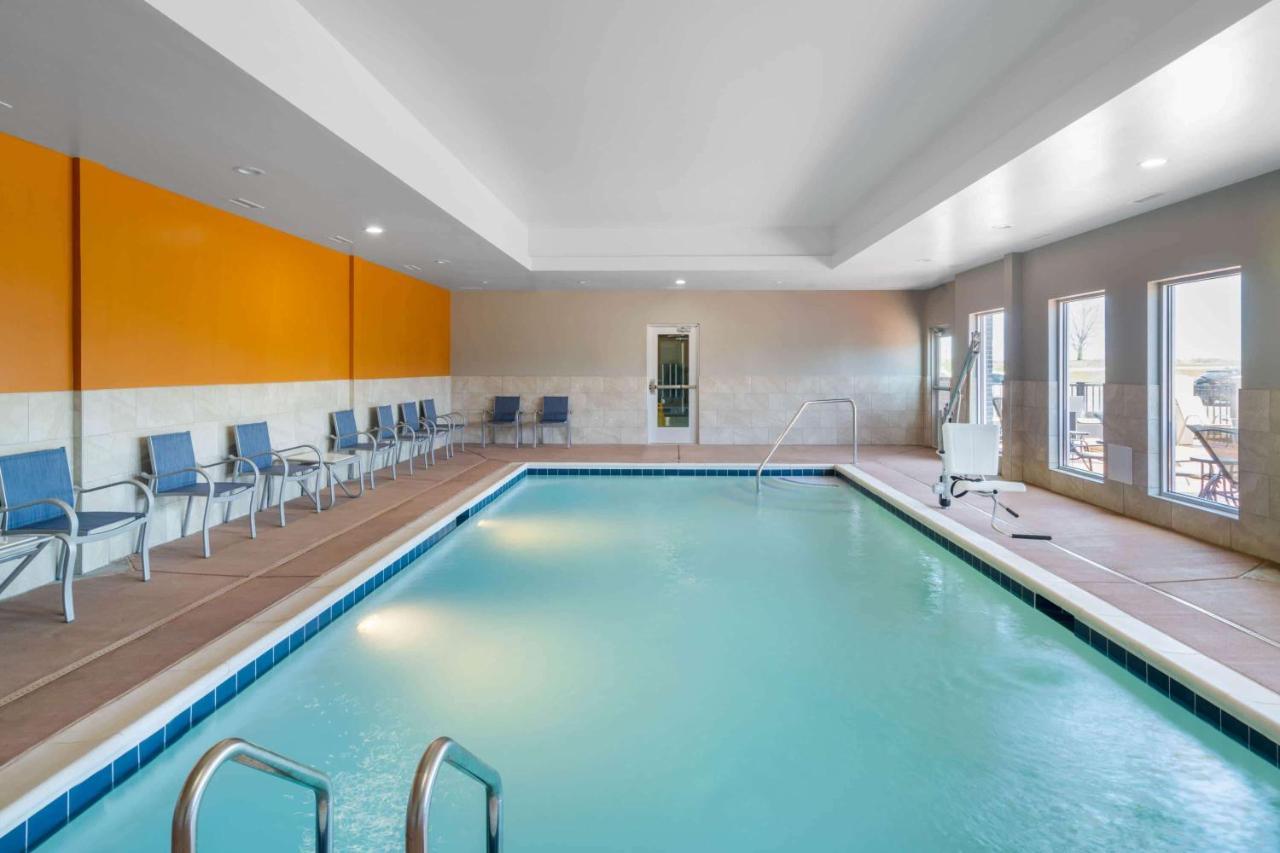 La Quinta Inn & Suites By Wyndham Louisville Ne - Old Henry Rd Dış mekan fotoğraf