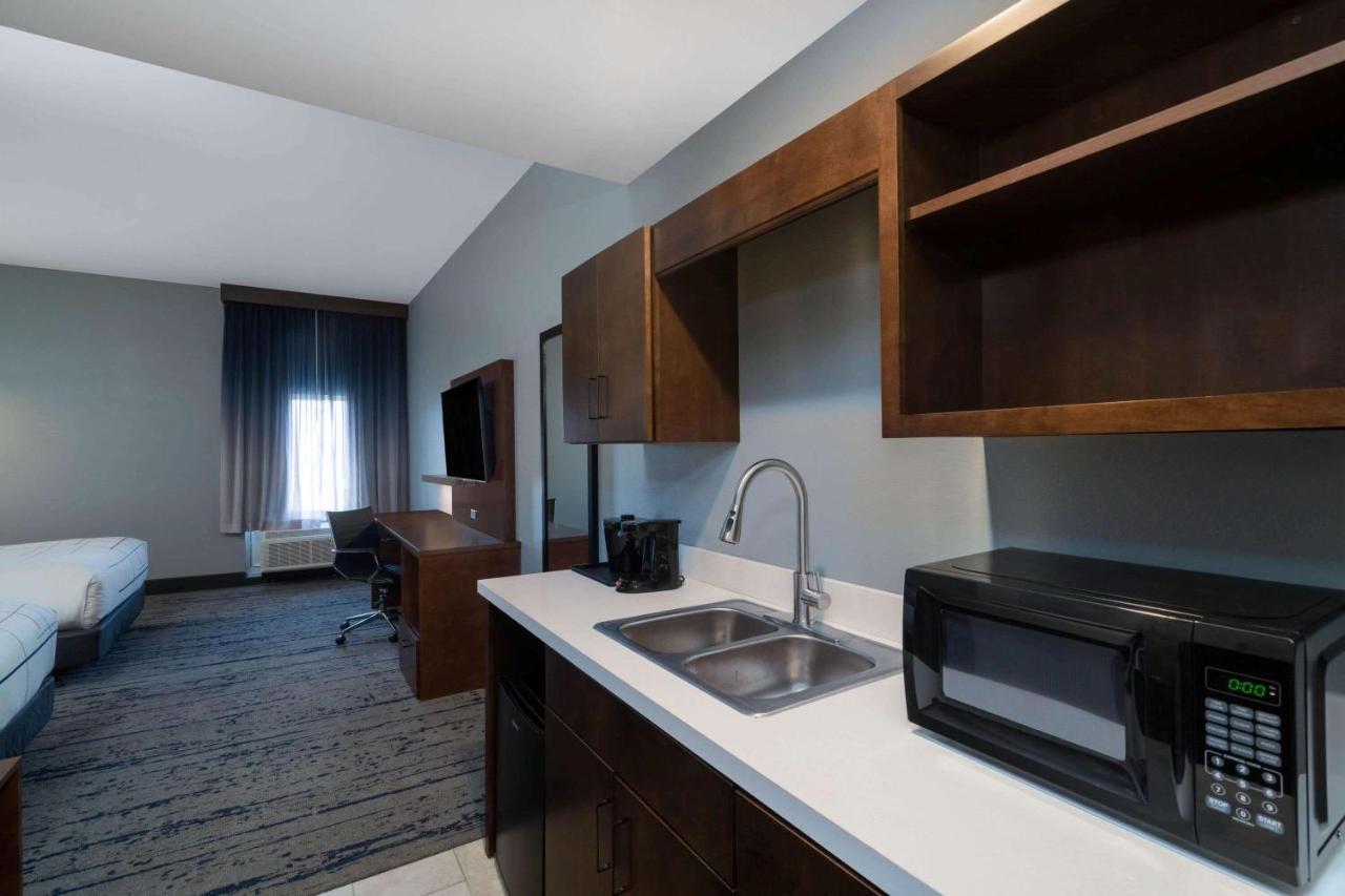 La Quinta Inn & Suites By Wyndham Louisville Ne - Old Henry Rd Dış mekan fotoğraf