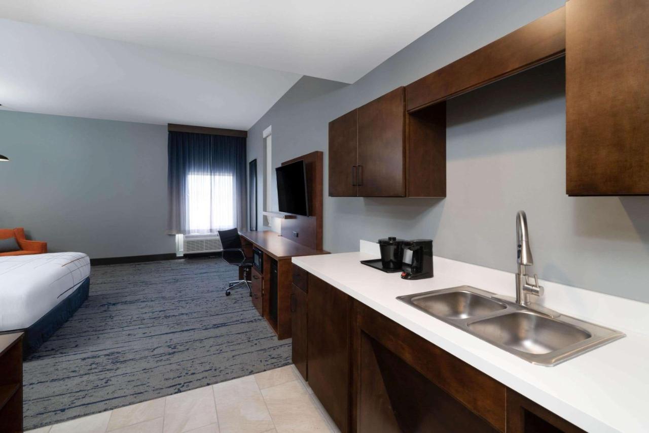 La Quinta Inn & Suites By Wyndham Louisville Ne - Old Henry Rd Dış mekan fotoğraf
