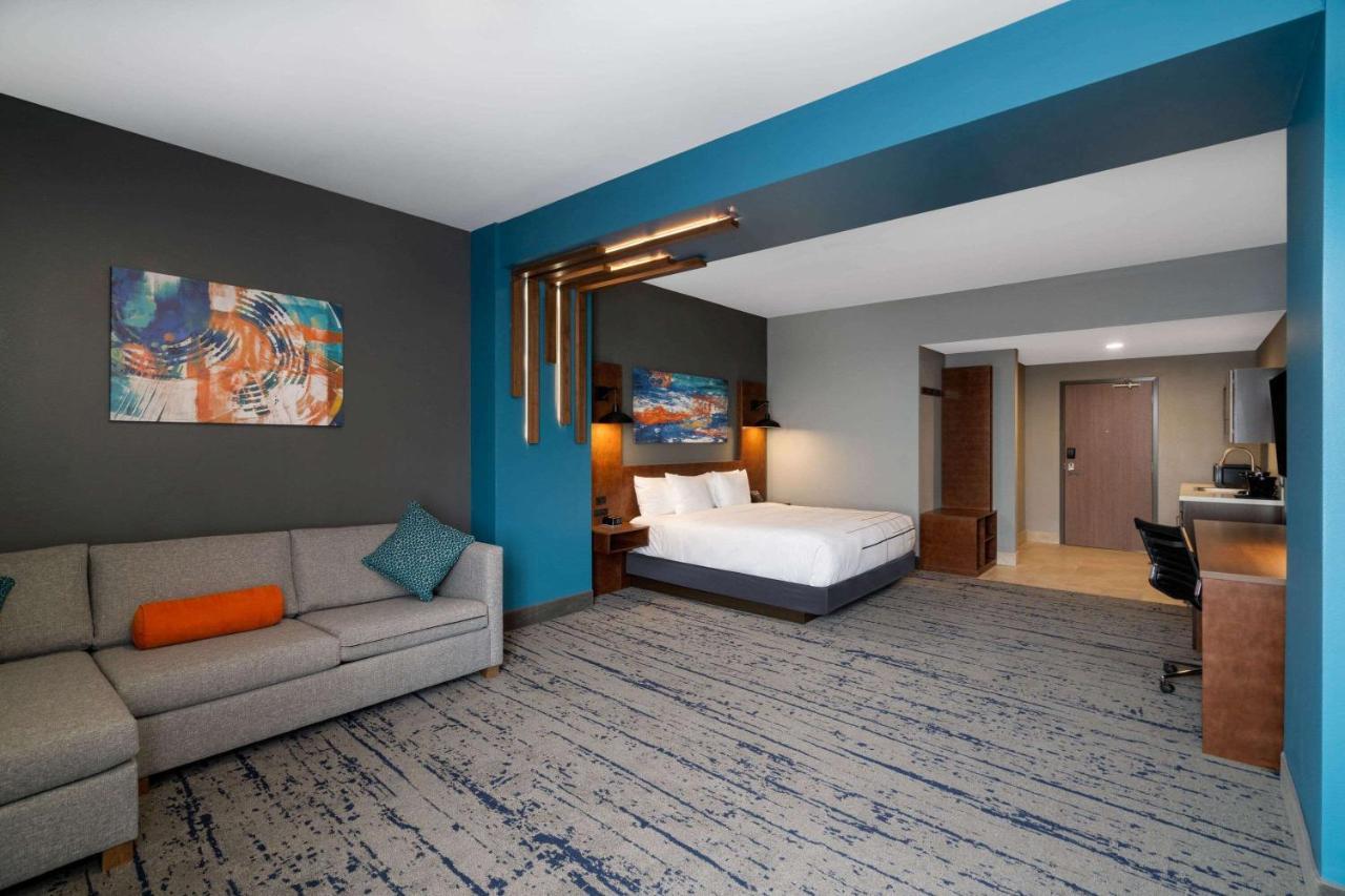 La Quinta Inn & Suites By Wyndham Louisville Ne - Old Henry Rd Dış mekan fotoğraf