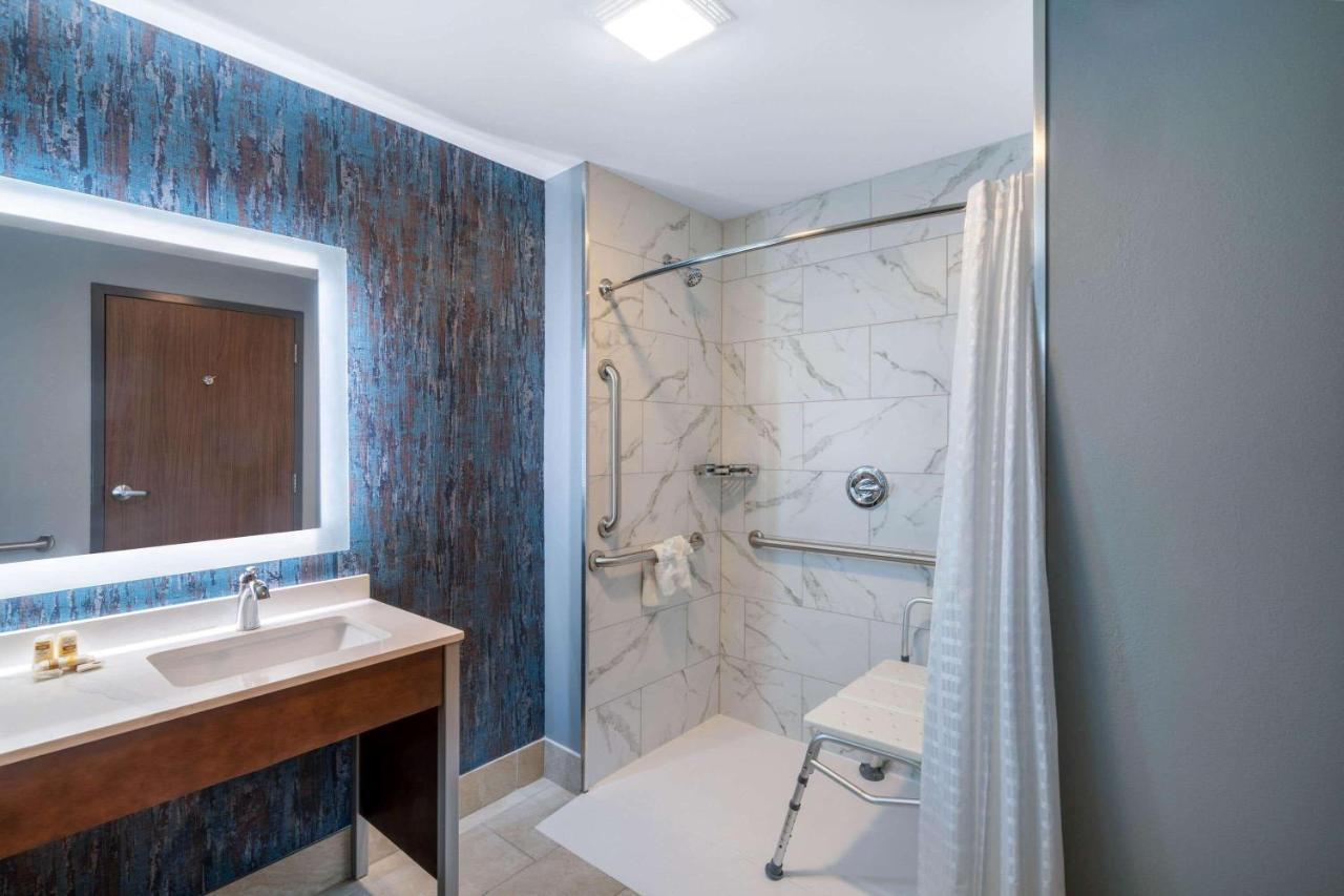 La Quinta Inn & Suites By Wyndham Louisville Ne - Old Henry Rd Dış mekan fotoğraf