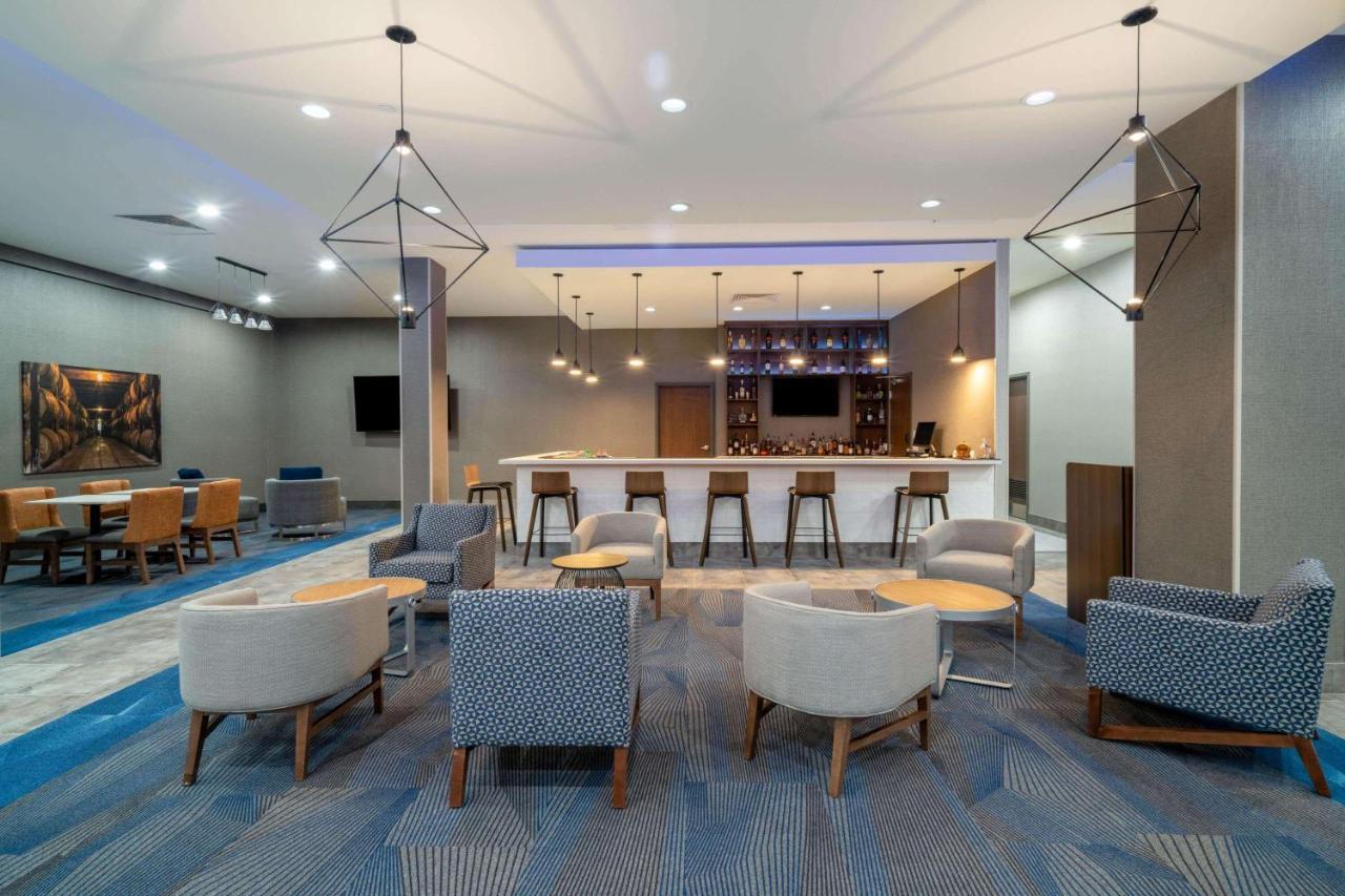 La Quinta Inn & Suites By Wyndham Louisville Ne - Old Henry Rd Dış mekan fotoğraf