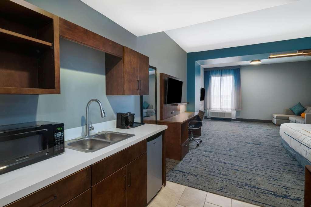 La Quinta Inn & Suites By Wyndham Louisville Ne - Old Henry Rd Oda fotoğraf
